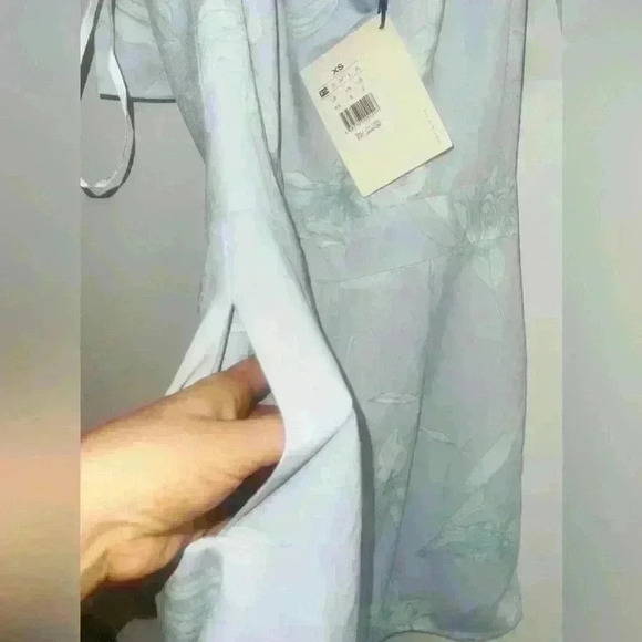 Electra Tie Shoulder Romper in Floral Flutter
by Love, Bonito size XS NWT - Picture 11 of 12